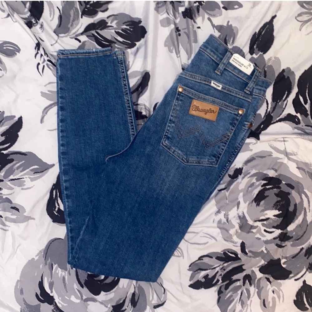 Wrangler Women's Classic Blue Straight Leg Jeans